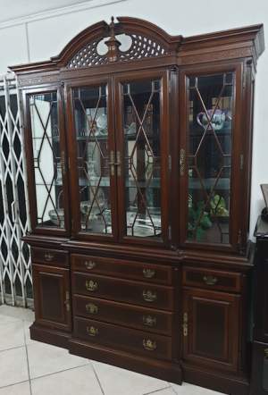 Wood Crafted Display Cabinet with Lights - China cabinets (Argentier) on Aster Vender