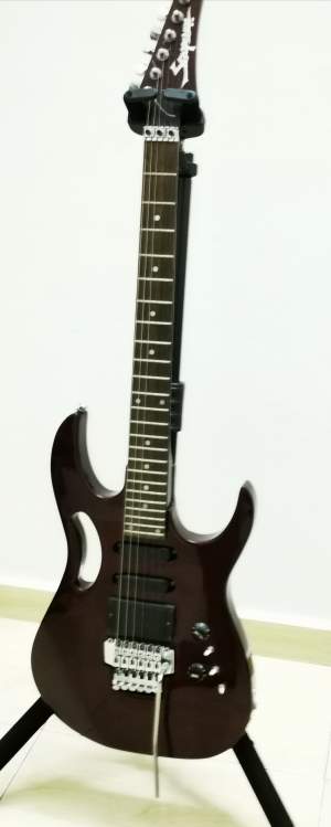 Electric Guitar For Sale  - Electric guitar on Aster Vender