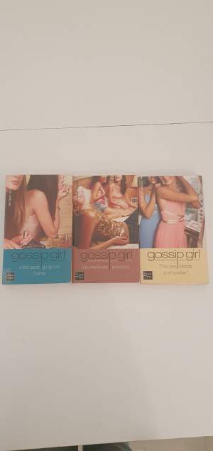 Gossip Girl - Fictional books on Aster Vender