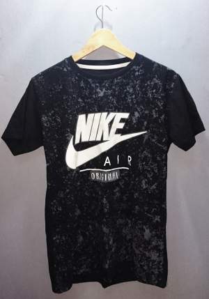 T-SHIRT - NIKE - SIZE L - T shirts (Men) on Aster Vender