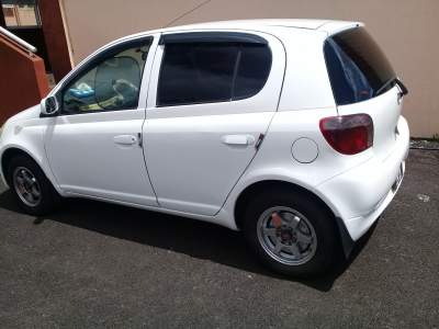 Toyota vitz 01 automatique - Compact cars on Aster Vender