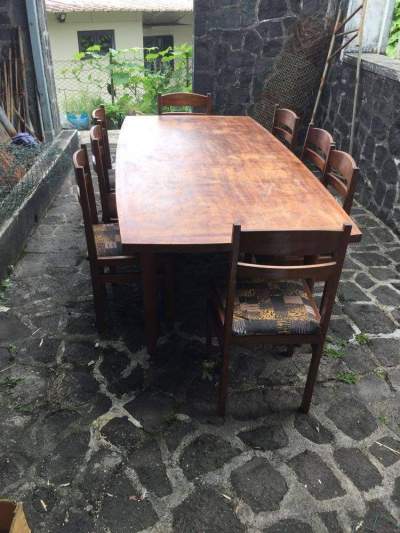 Table 8 places et 8 chaises en bois - Living room sets on Aster Vender