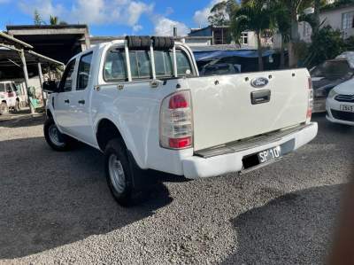 2X4 Ford Ranger Year 10 - Pickup trucks (4x4 & 4x2) on Aster Vender