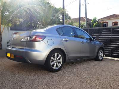 Mazda 3 2012 - Family Cars on Aster Vender