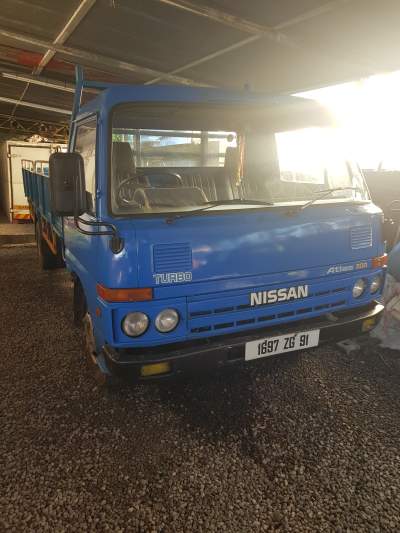 Nissan atlas 300 - Small trucks (Camionette) on Aster Vender