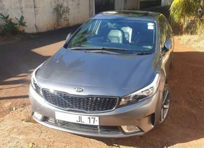 Kia Cerato SX Pack + - Compact cars on Aster Vender