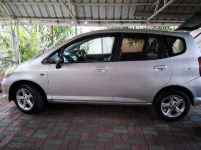 HONDA JAZZ 2006 FOR SALE - Family Cars on Aster Vender