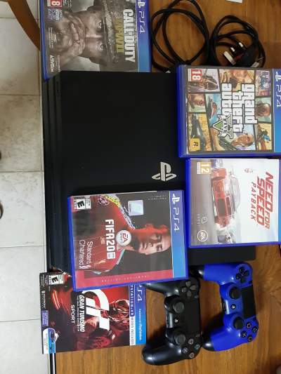 Playstation 4 pro-1 tb - 2 controllers-5 games - PlayStation 4 (PS4) on Aster Vender