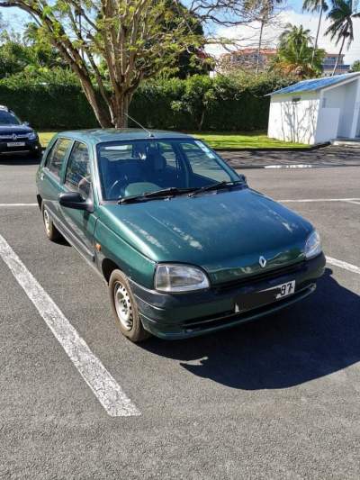 Renault Clio  - Compact cars on Aster Vender