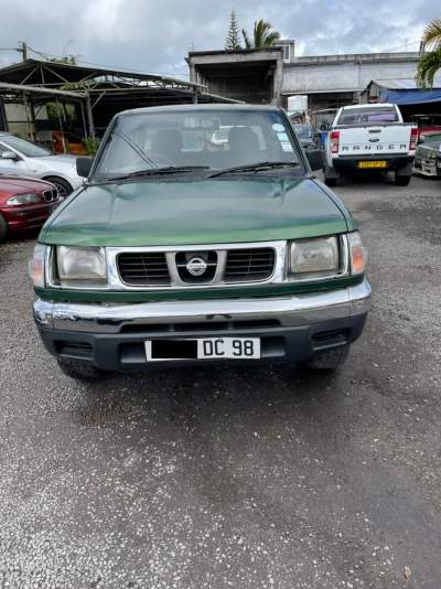 2x4 Nissan double cab year 98  - Pickup trucks (4x4 & 4x2) on Aster Vender