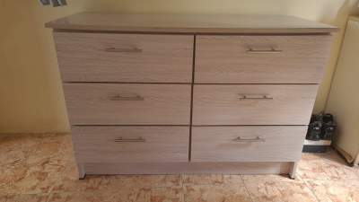 Commode en bois - Apartments on Aster Vender