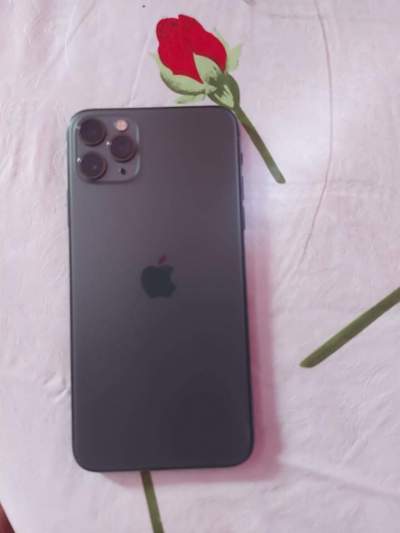 Iphone 11 pro max 256 gb + airpod 1st gen - iPhones on Aster Vender