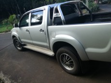 Toyota 4x4 Hilux year 2013 - Pickup trucks (4x4 & 4x2) on Aster Vender