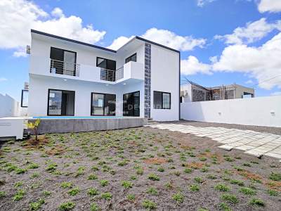 (Ref. MA7-571) Maison contemporaine avec jardin - House on Aster Vender