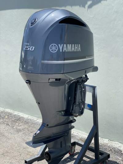 Used Yamaha 250 HP 4-Stroke Outboard Motor - Boat engines