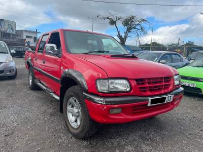 Isuzu KB300 Year 03  - Pickup trucks (4x4 & 4x2) on Aster Vender