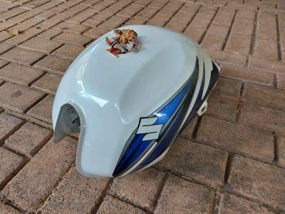 MOTORCYCLE FUEL TANK - SUZUKI - HAYATE - Spare Parts on Aster Vender