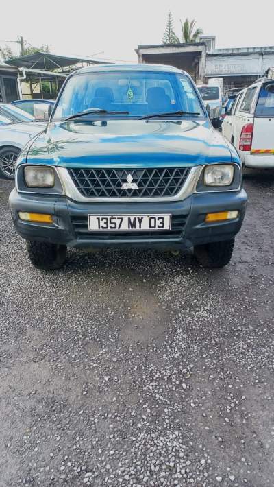 MItsubishi L200 Year 03  - Pickup trucks (4x4 & 4x2) on Aster Vender