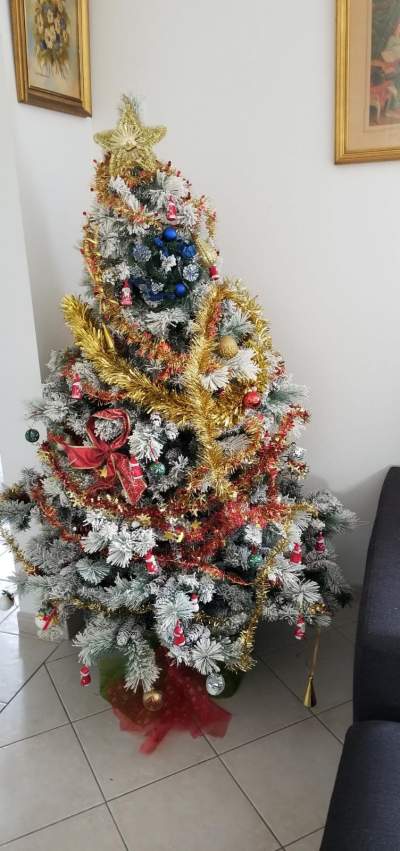 Christmas Tree with lot of accessories decoration - Others on Aster Vender