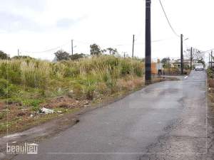 Residential land of 90 Perches, Vacoas - Land on Aster Vender