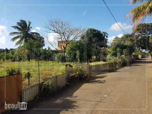 * 12 Perches Residential land, Cottage * - Land on Aster Vender