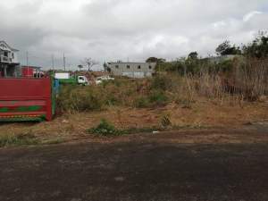 30 perches  land in B. Plateau, Cottage @ Rs 100,000/perche negotiable - Land on Aster Vender