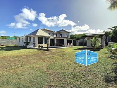 (Ref. MA7-715) Grande maison moderne avec piscine et un grand jardin - House on Aster Vender