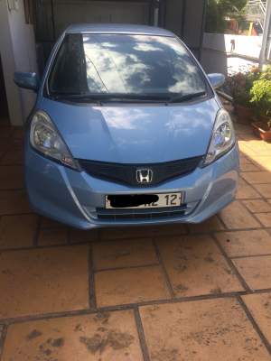 Honda Fit 2012 - Family Cars on Aster Vender