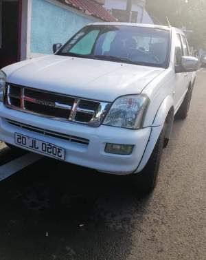 Car Isuzu 2005 - Pickup trucks (4x4 & 4x2) on Aster Vender