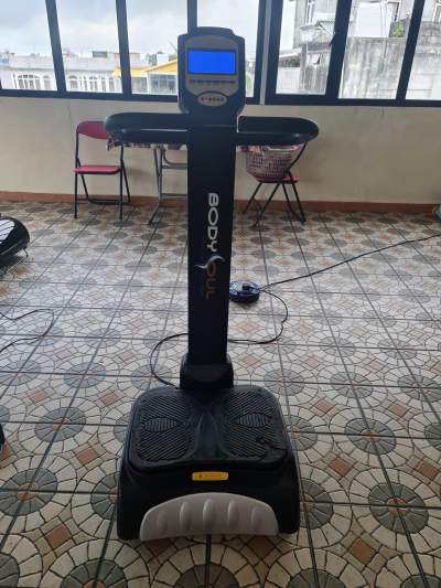 Urgent Sale - Fitness Vibrating Platform Machine - Fitness & gym equipment on Aster Vender