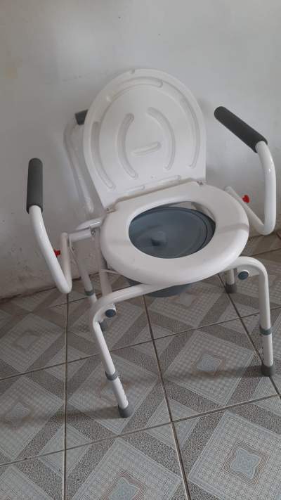 Movable bath and commode chair - Other Medical equipment on Aster Vender