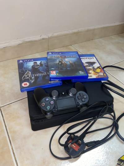 Ps4 slim(1TB) - PlayStation 4 (PS4) on Aster Vender