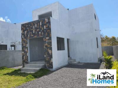 Incomplete villa for sale at Grand Baie - House on Aster Vender