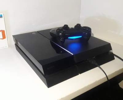 PlayStation 4 + 1controller + 13games - PlayStation 4 (PS4) on Aster Vender