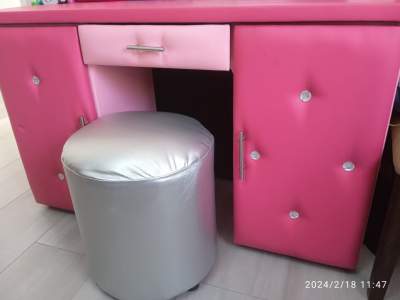 Girl's Vanity - Makeup furniture