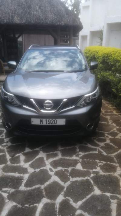 Nissan Qashqai - SUV Cars on Aster Vender