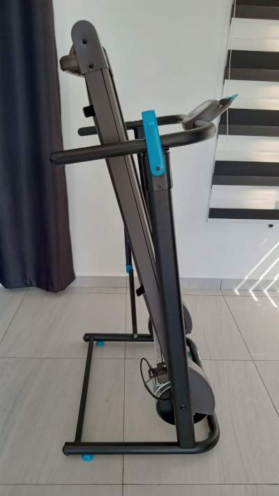 Treadmill for Sale! / Tapis Roulant à Vendre ! - Fitness & gym equipment on Aster Vender
