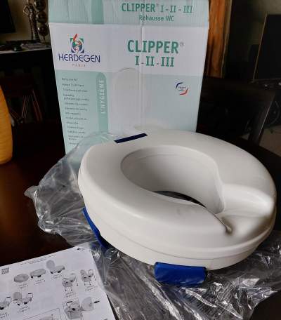 Raised Toilet Seat (Réhausseur de WC) - Brand new - Other Medical equipment on Aster Vender