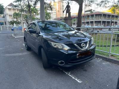 Nissan Qashqai - SUV Cars on Aster Vender