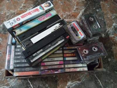 Old casette tapes and VCR tapes - Replicas