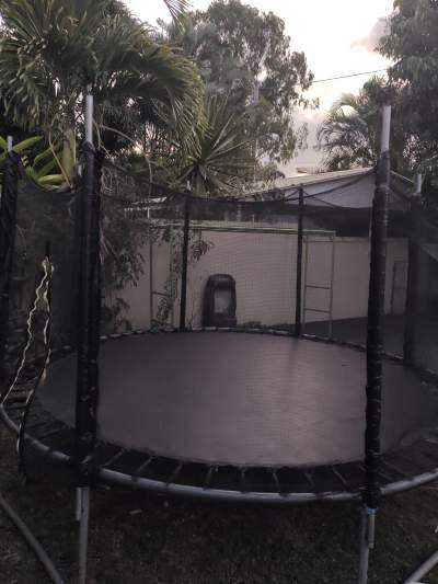 Trampoline - Other Outdoor Sports & Games