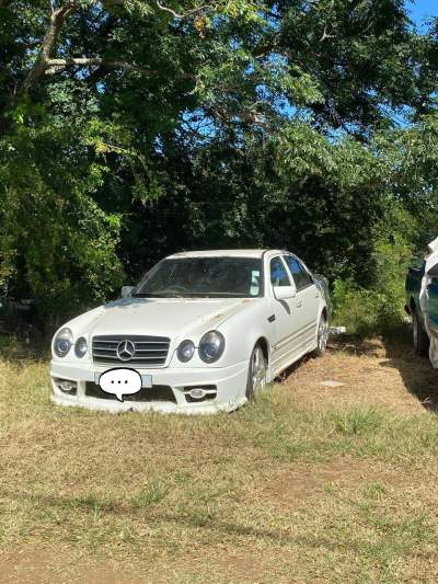 Mercedes-Benz E 200 - Sport Cars on Aster Vender