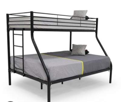 Lit double en metal - en bon etat - Bedroom Furnitures