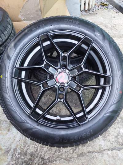 car rim and tyre for sale..contact 59278814 - Others