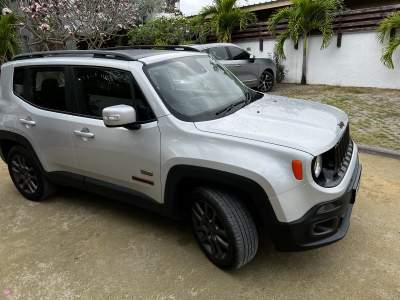 À VENDRE JEEP RENEGADE - SUV Cars