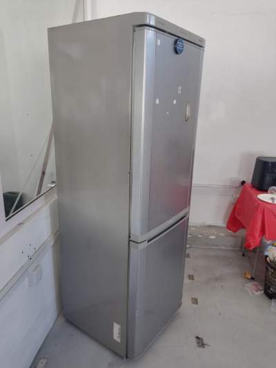 REFRIGERATOR - Kitchen appliances on Aster Vender