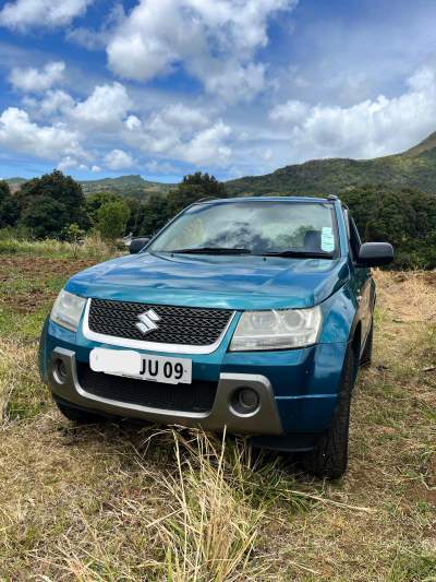 Suzuki Grand vitara-2009 - Off Roader Cars