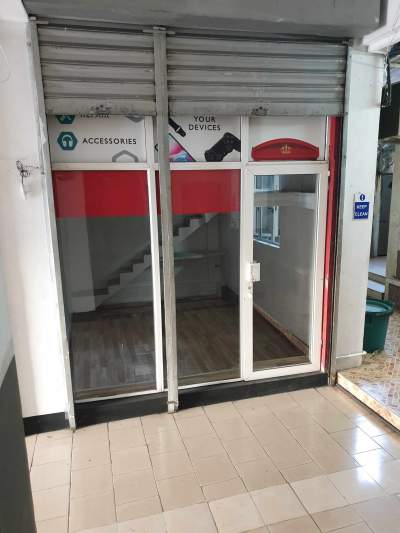 Commercial space for rent in Yadhoo building, QB - Ground floor - 15m² - Commercial Space