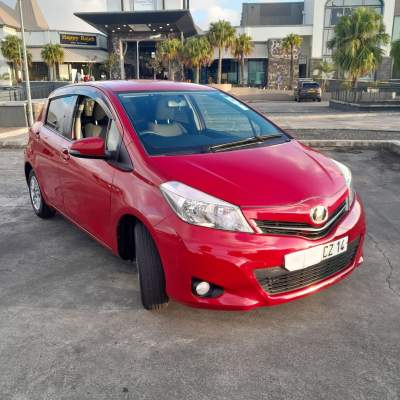 TOYOTA VITZ  1320 c.c - Family Cars