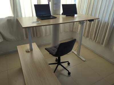 Electrical Adjustable Office Desk incl. Office Chair - 1 year old - Desks